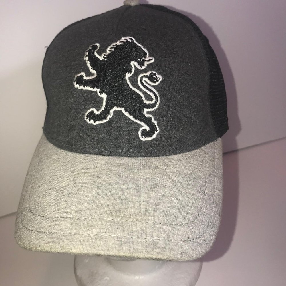 Valor‎ trucker hat
